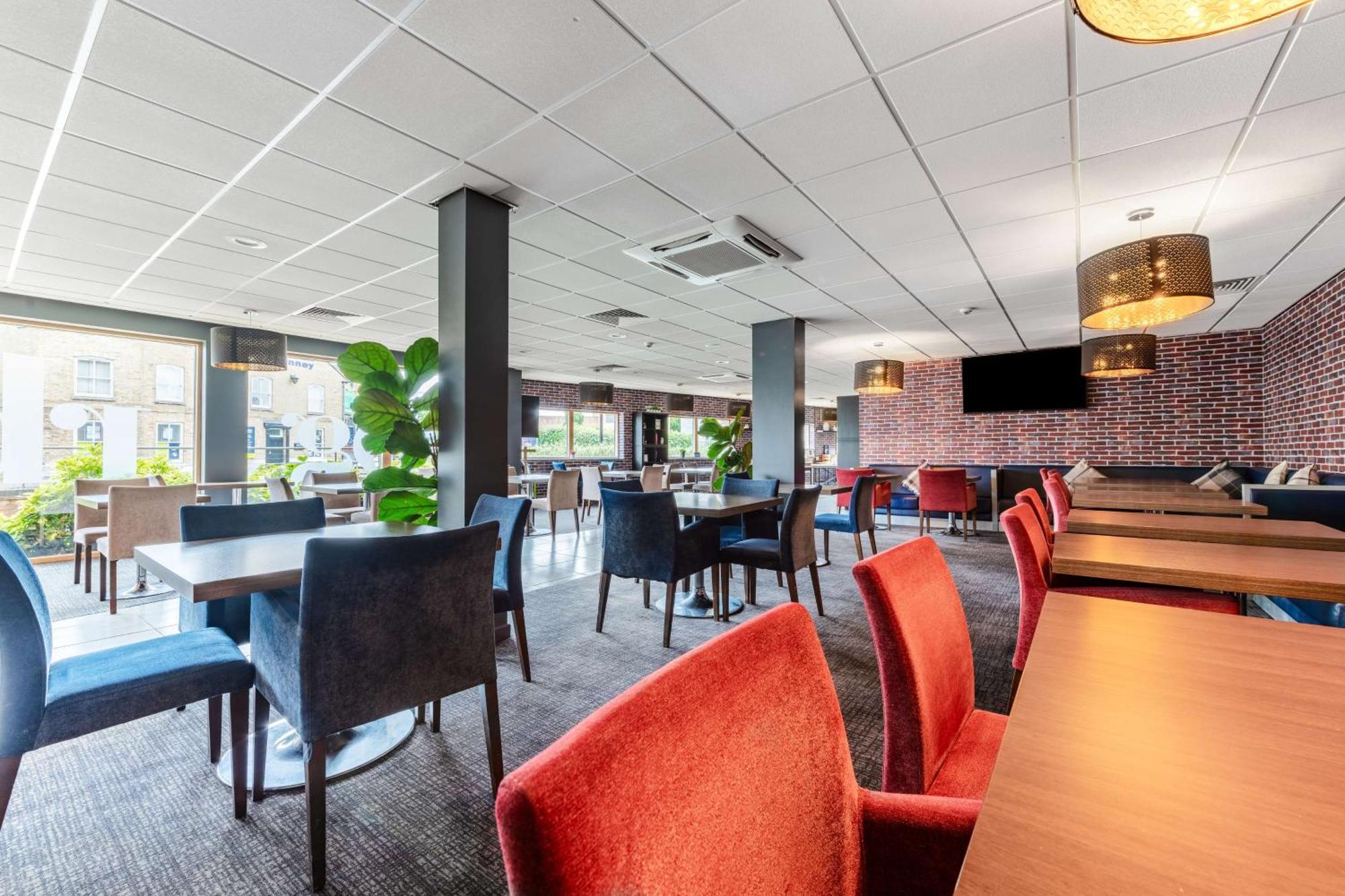 Park Inn By Radisson Peterborough Exterior foto