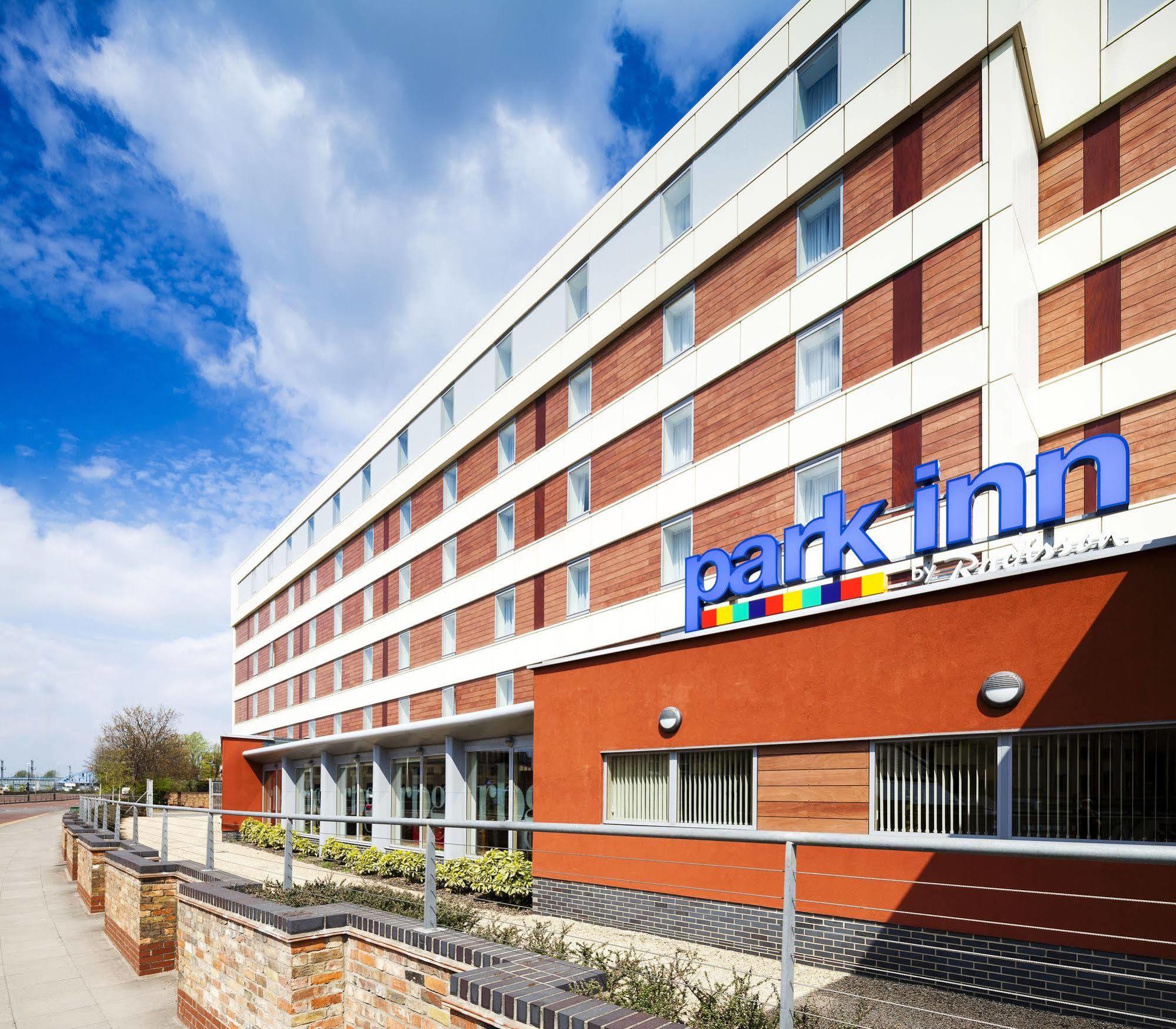 Park Inn By Radisson Peterborough Exterior foto