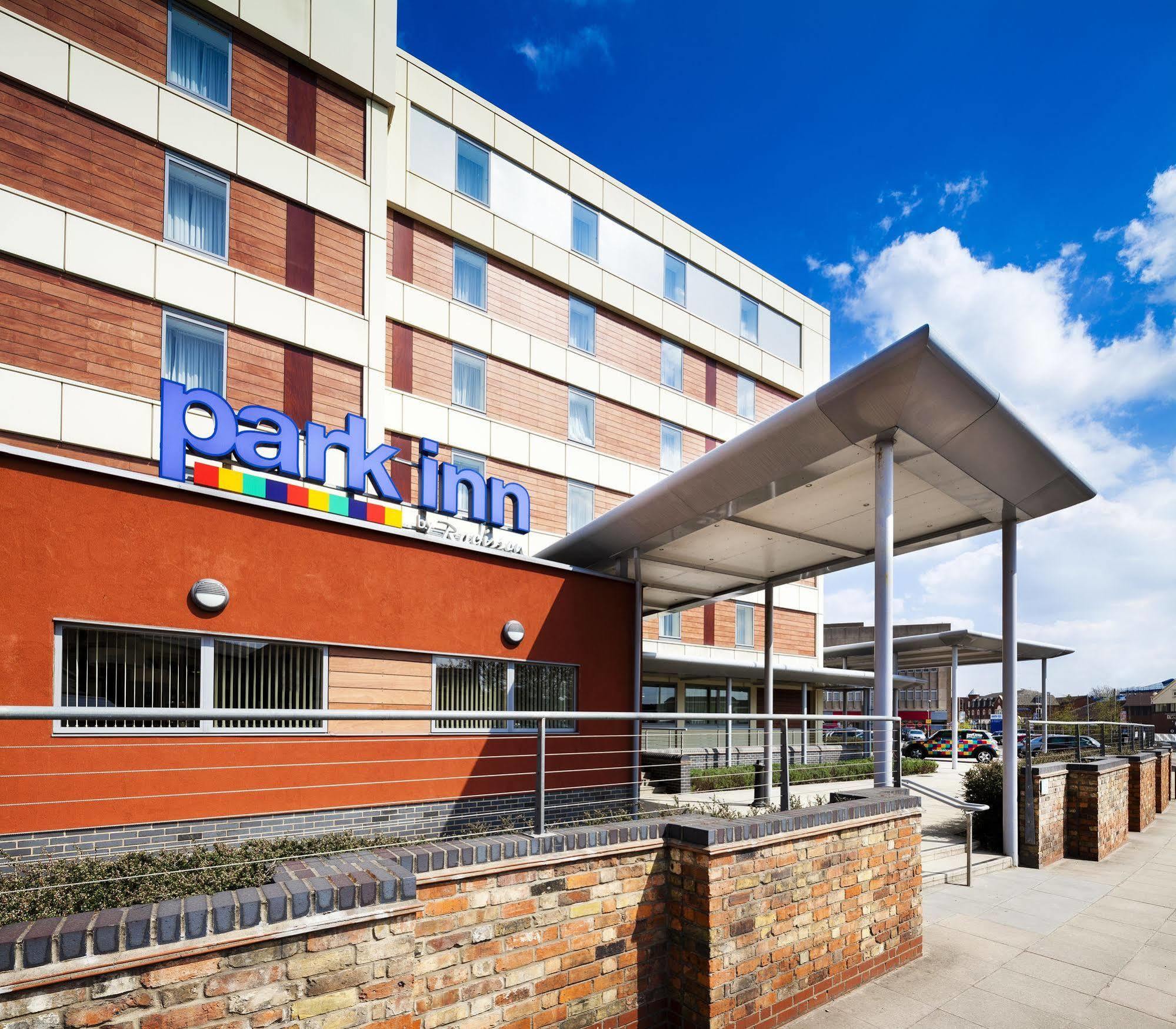 Park Inn By Radisson Peterborough Exterior foto