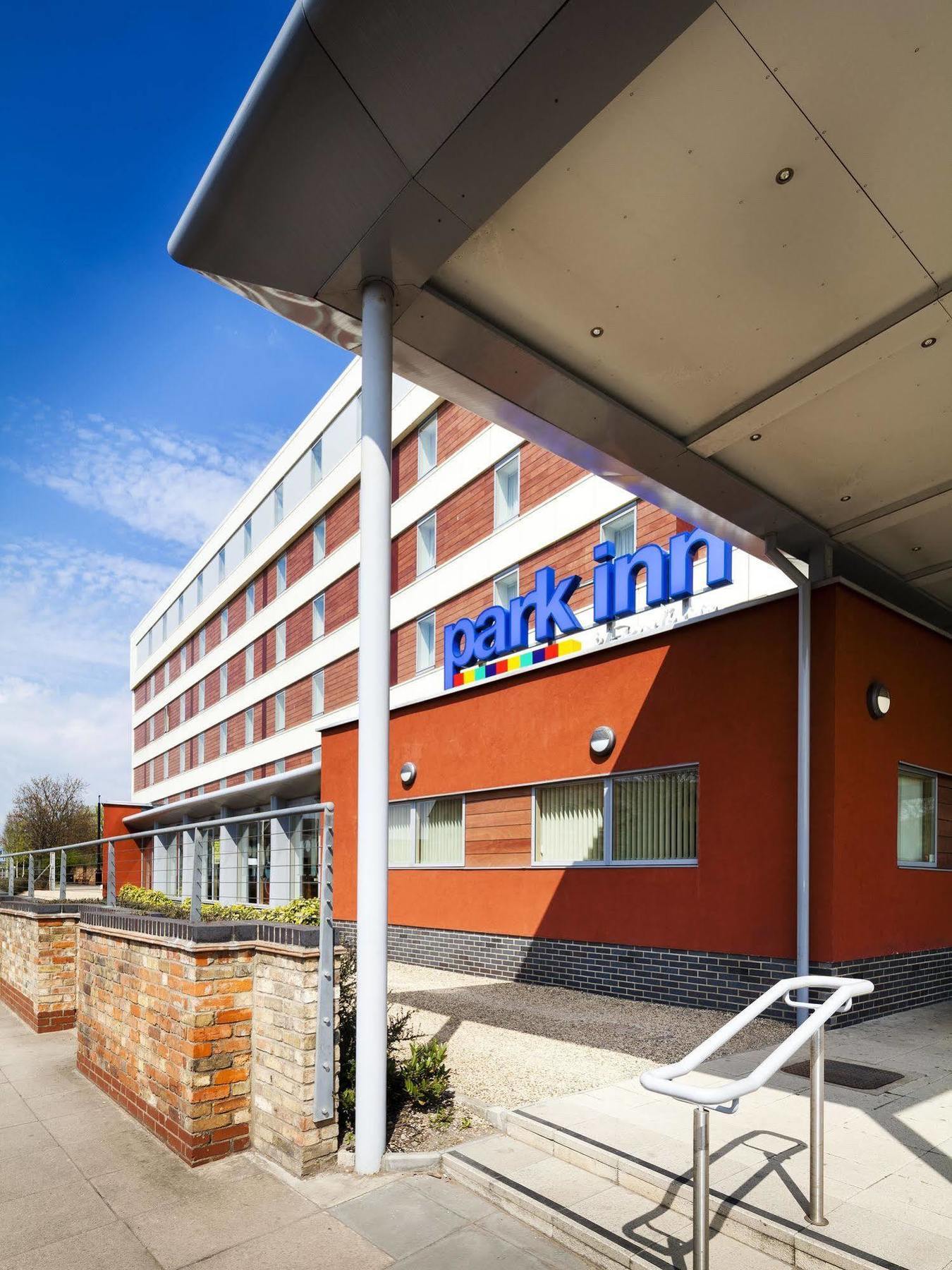 Park Inn By Radisson Peterborough Exterior foto